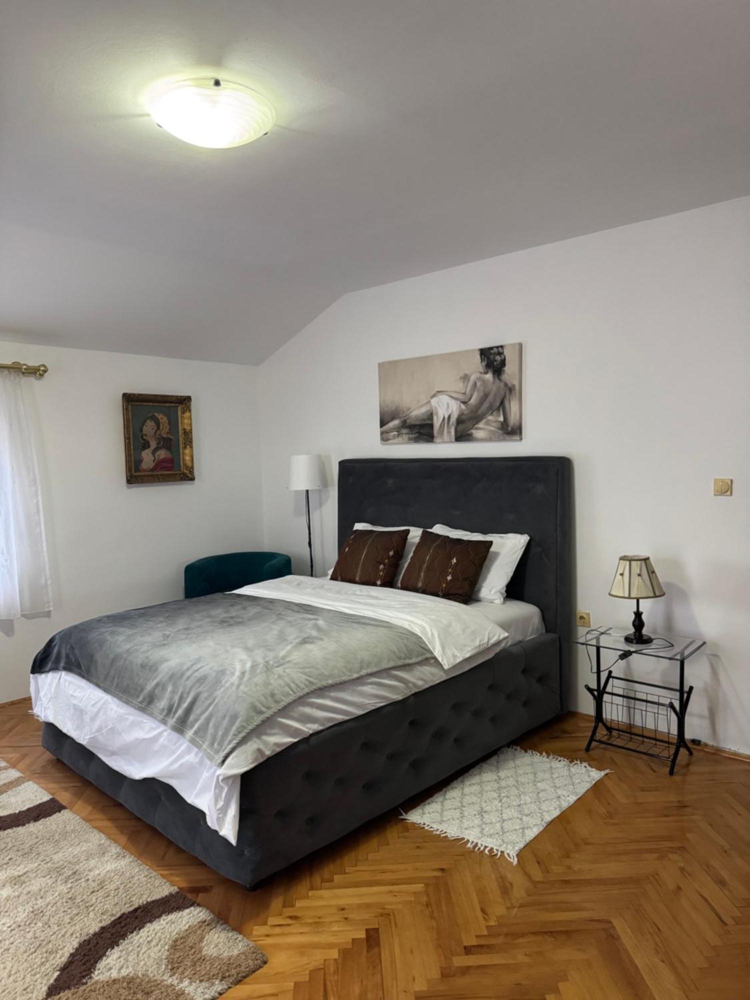 Apartmani Breze พอดโกริกา ภายนอก รูปภาพ