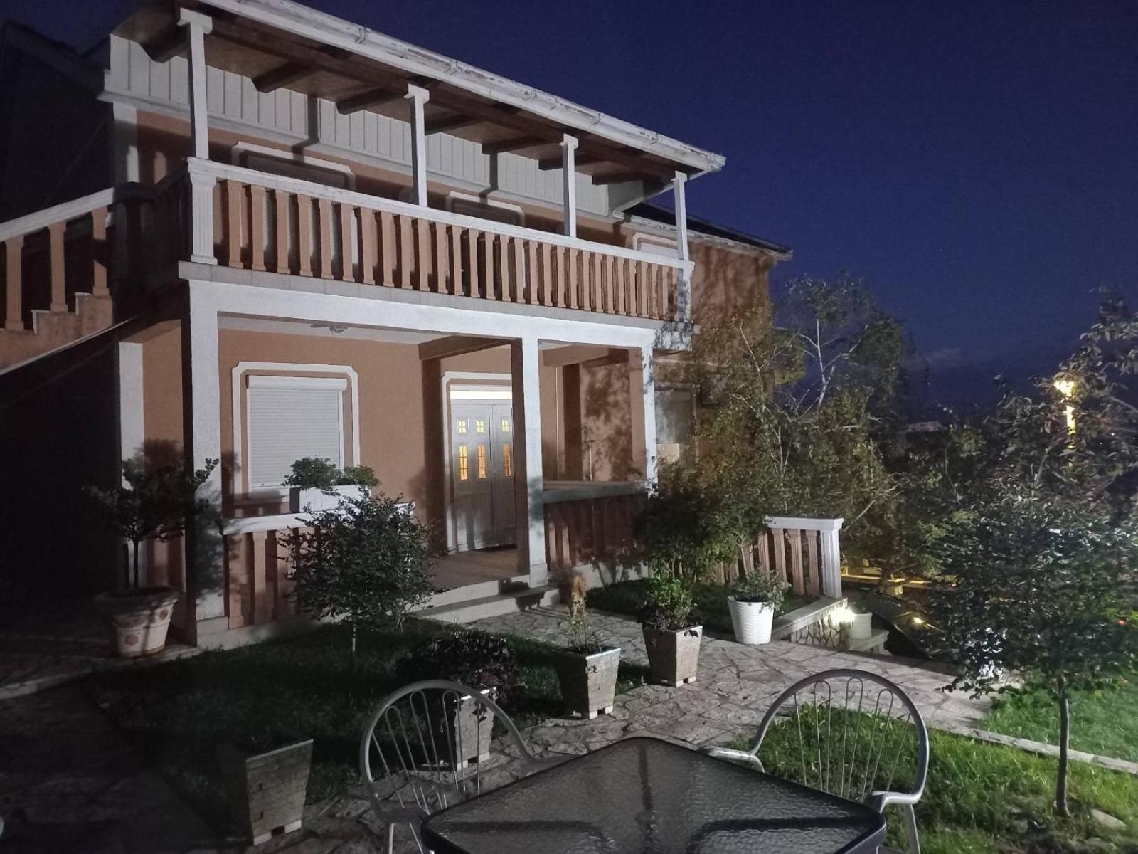 Apartmani Breze พอดโกริกา ภายนอก รูปภาพ