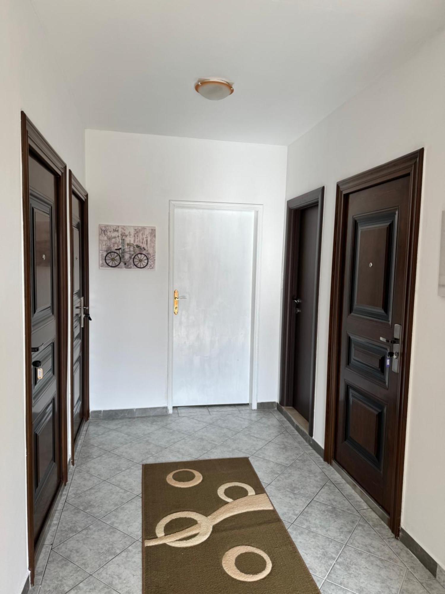 Apartmani Breze พอดโกริกา ภายนอก รูปภาพ