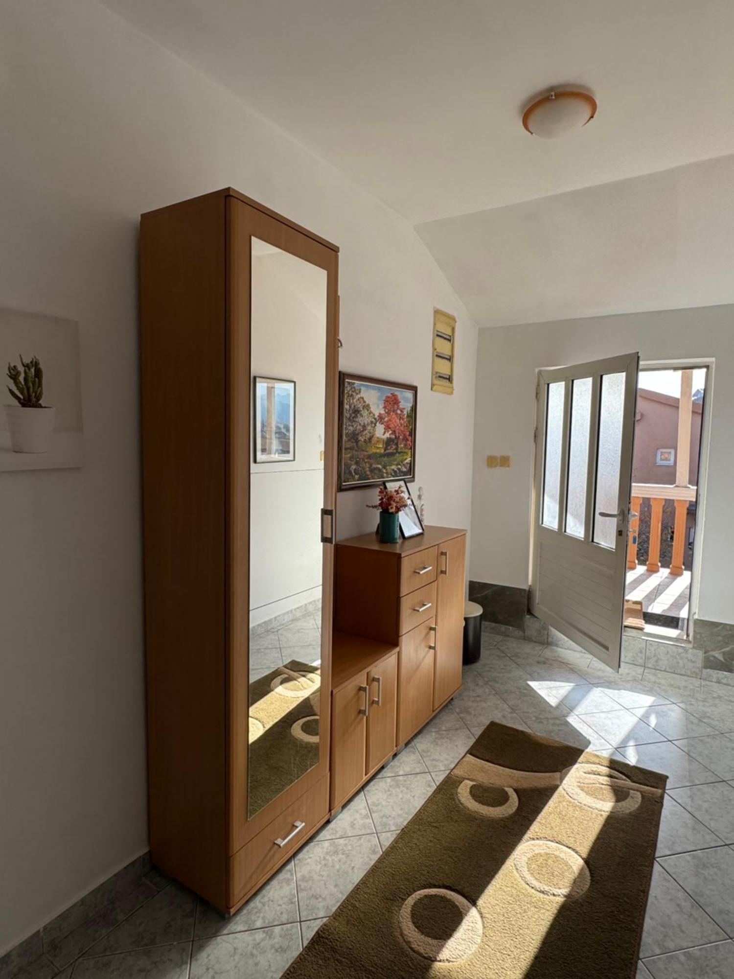 Apartmani Breze พอดโกริกา ภายนอก รูปภาพ