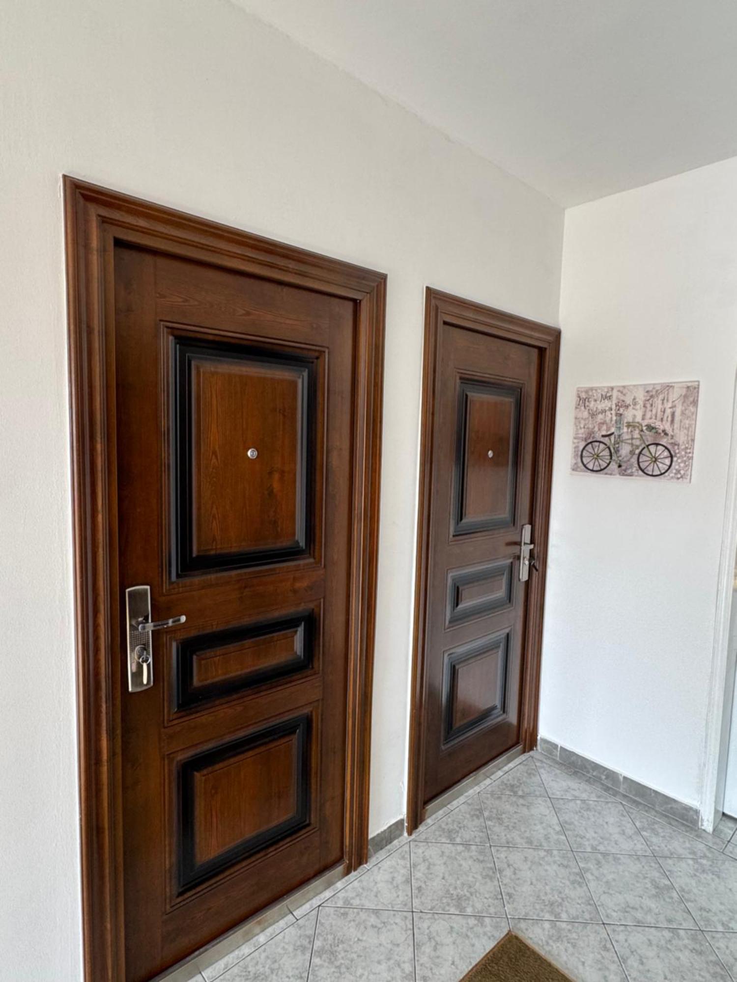 Apartmani Breze พอดโกริกา ภายนอก รูปภาพ