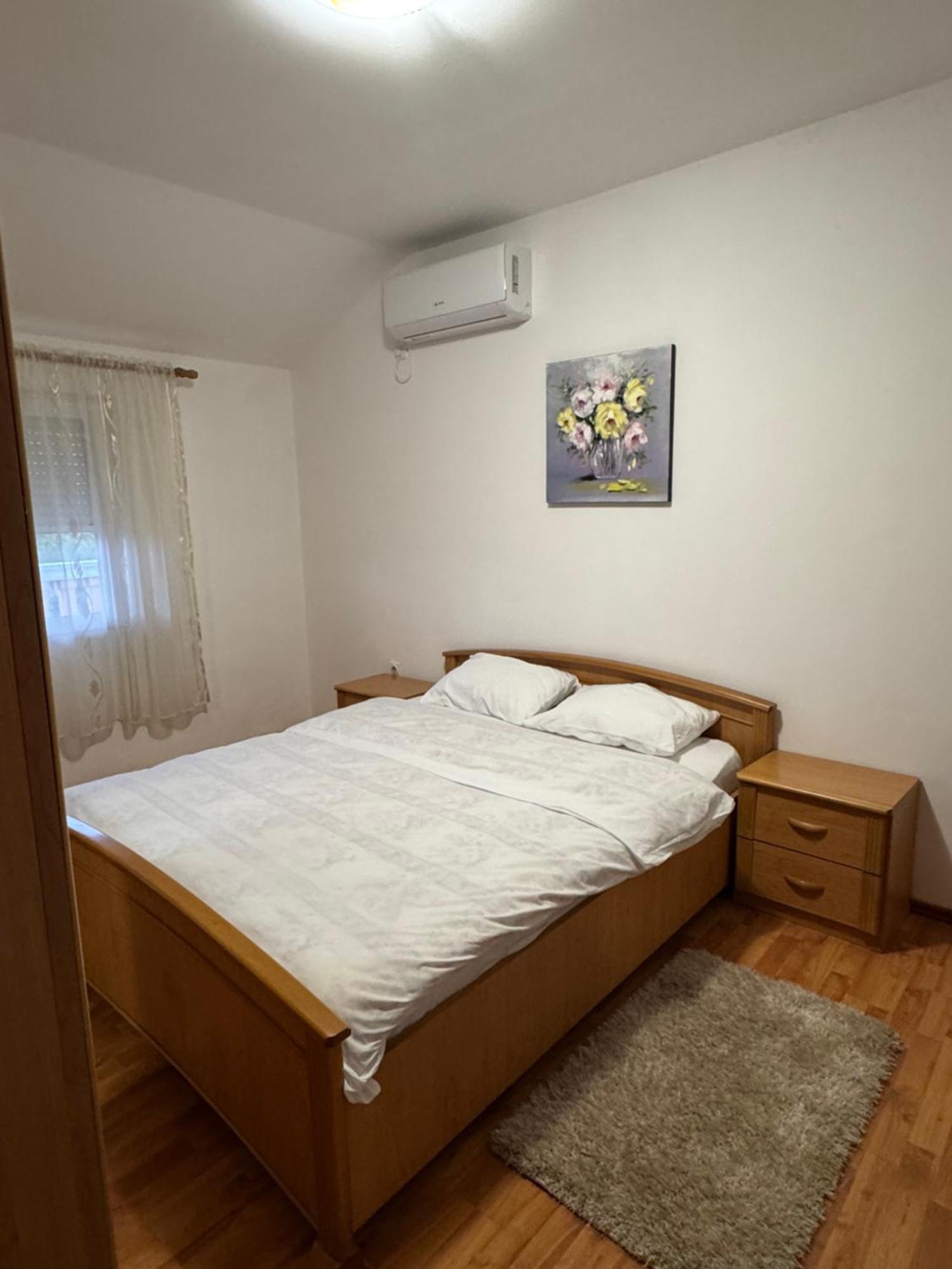 Apartmani Breze พอดโกริกา ภายนอก รูปภาพ