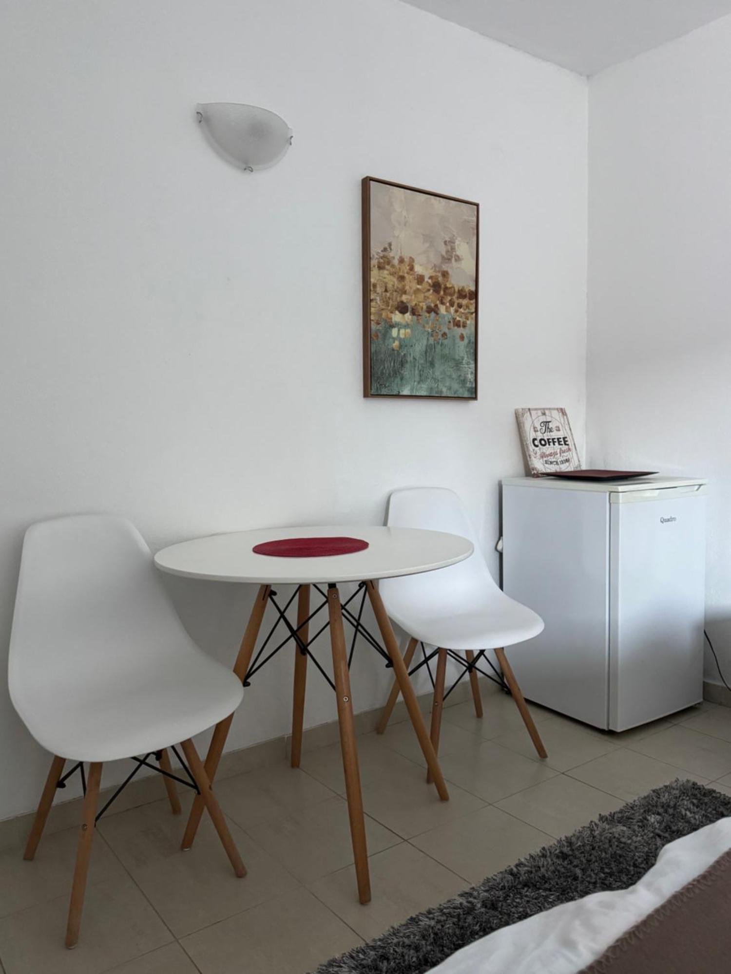 Apartmani Breze พอดโกริกา ภายนอก รูปภาพ