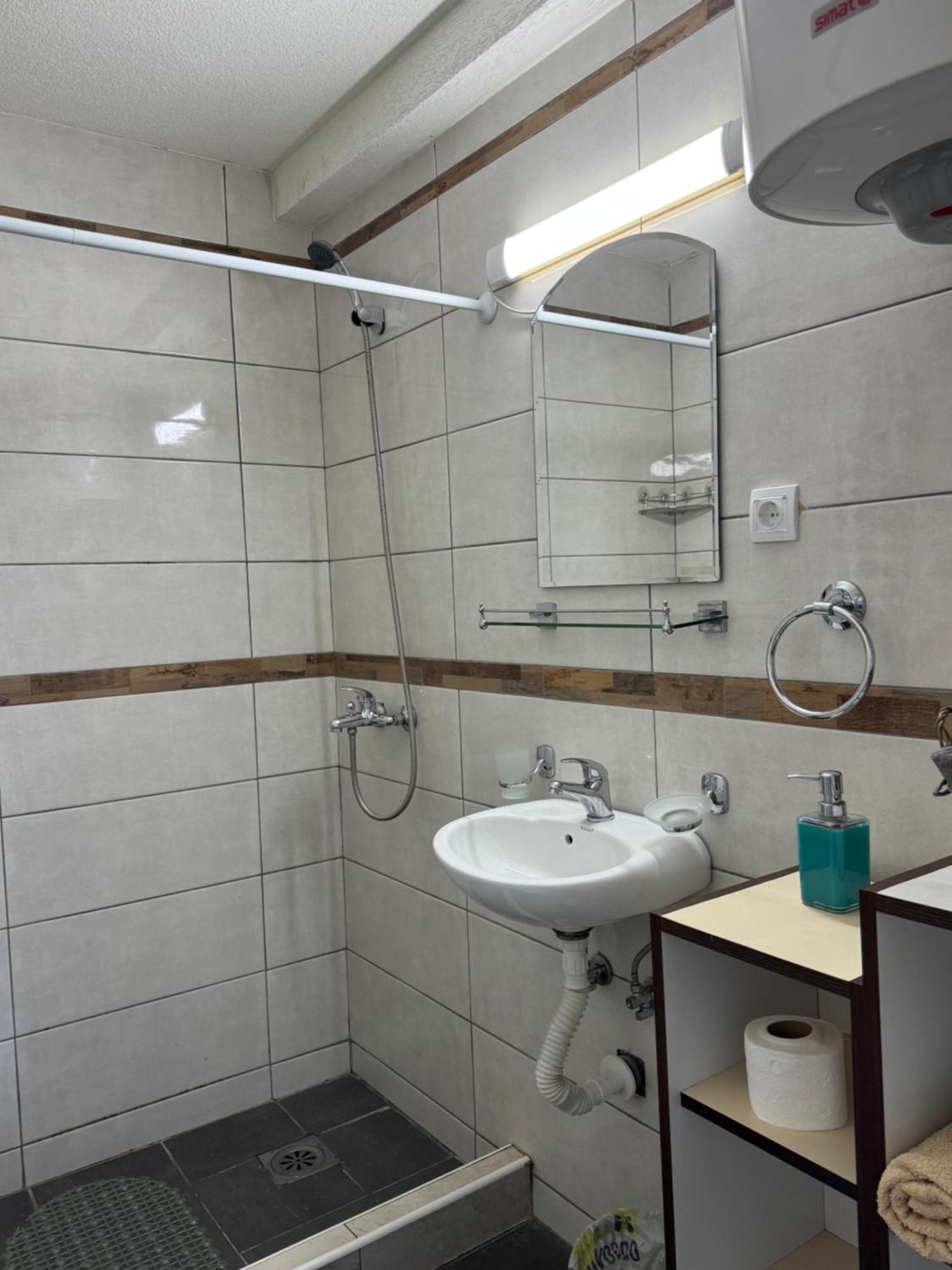Apartmani Breze พอดโกริกา ภายนอก รูปภาพ
