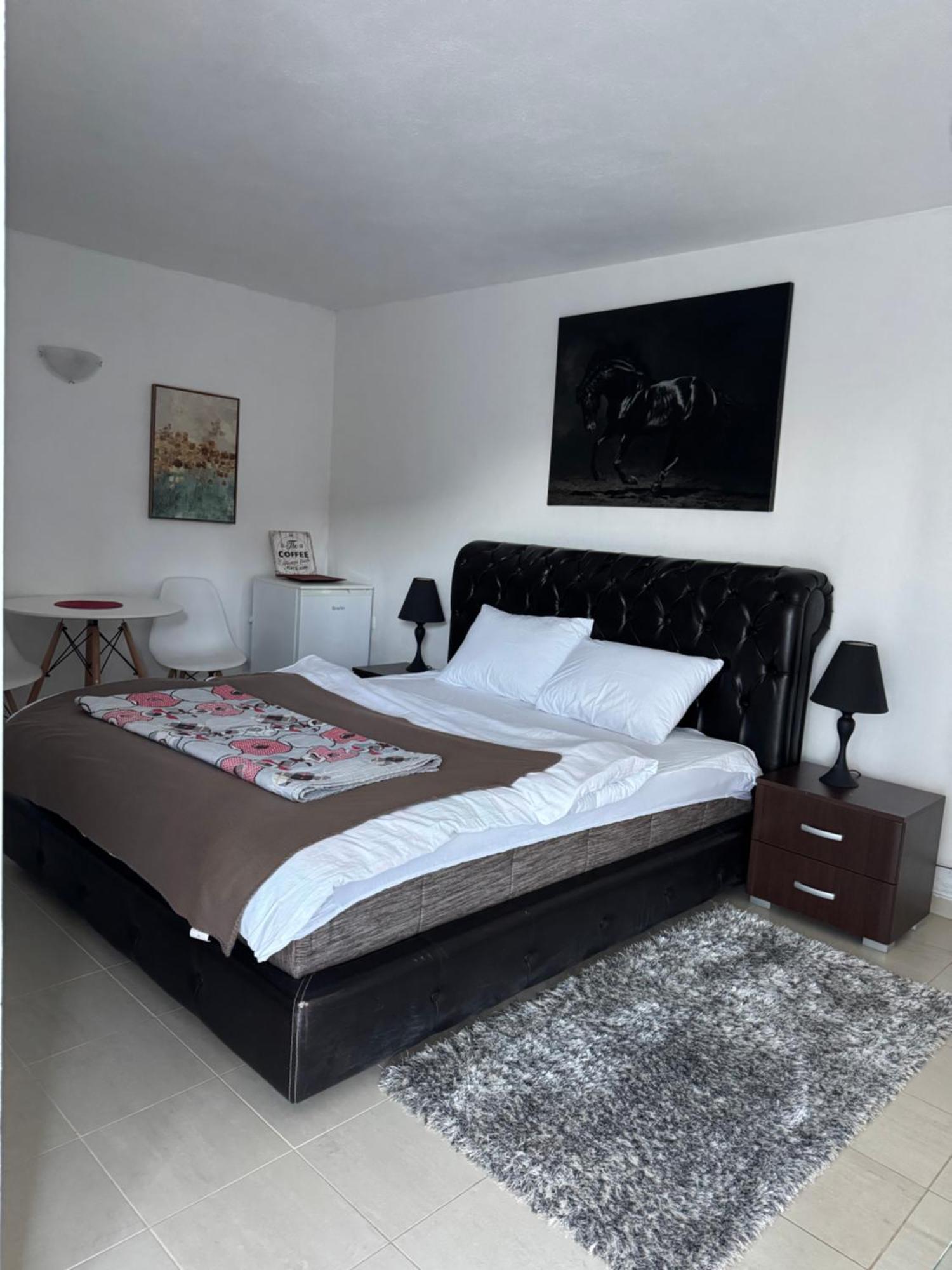 Apartmani Breze พอดโกริกา ภายนอก รูปภาพ